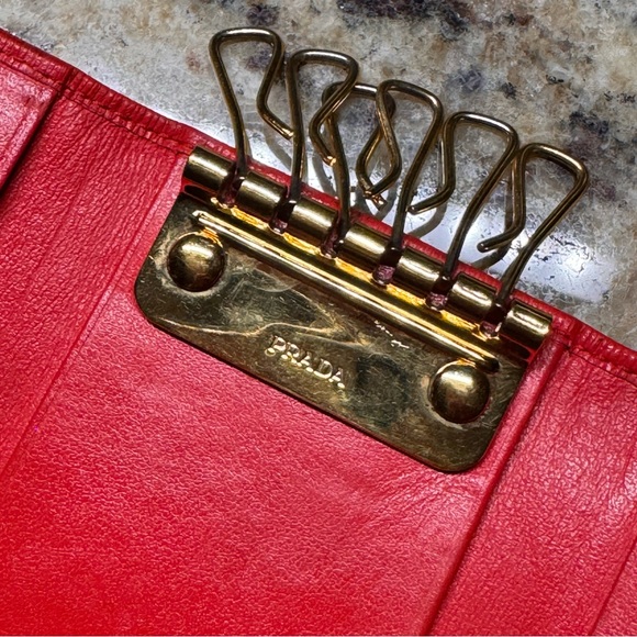 Prada 6 Key Holder - Picture 5 of 14